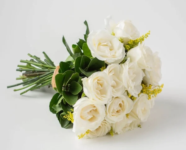 Buquê Tradicional de 16 Rosas Brancas e Espumante - Imagem 2