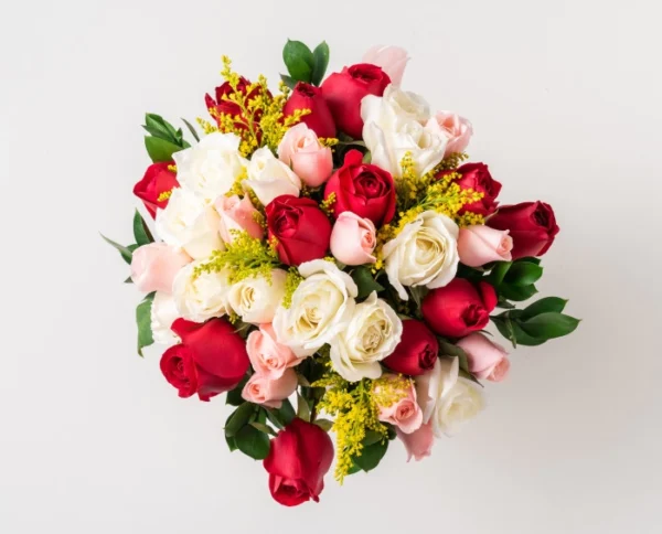 Buquê com 36 Rosas de Três Cores - Imagem 2