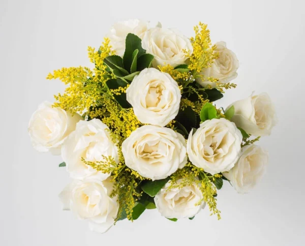 Buquê de 12 Rosas Brancas - Imagem 3