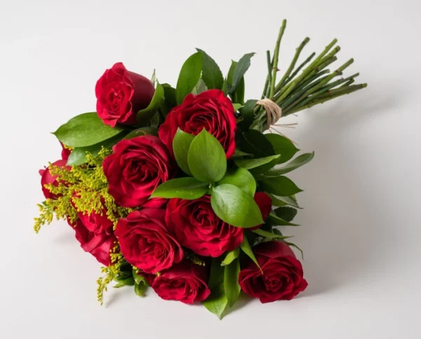 Buquê de 12 Rosas Vermelhas e Chocolate - Imagem 2
