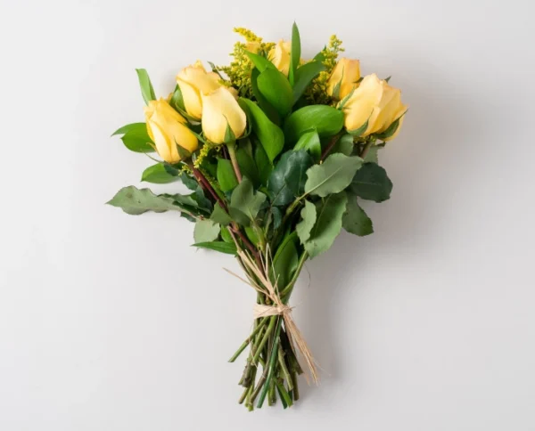 Buquê de 15 Rosas Amarelas e Tinto - Imagem 3