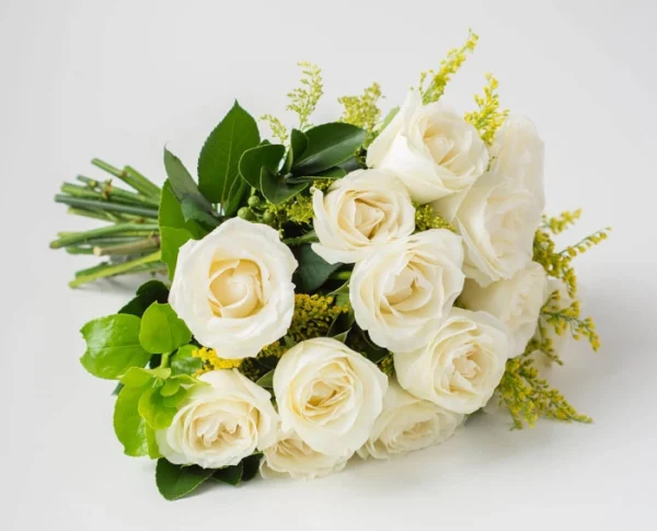Buquê de 15 Rosas Brancas e Espumante - Imagem 2