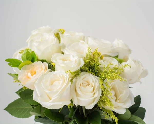 Buquê de 19 Rosas Brancas - Imagem 2