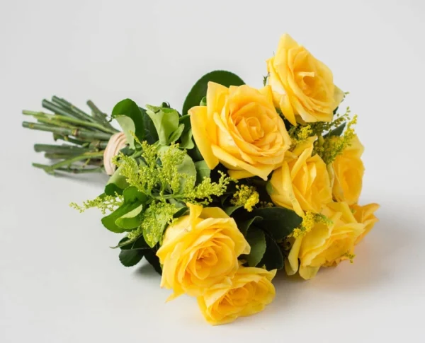 Buquê de 8 Rosas Amarelas - Imagem 2